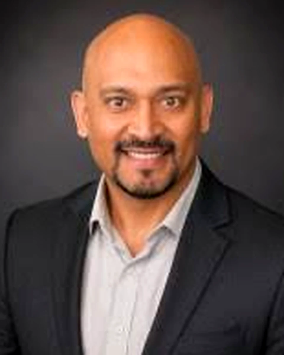 Portrait of Mike Qureshi, Co-Founder of ThinkingLab